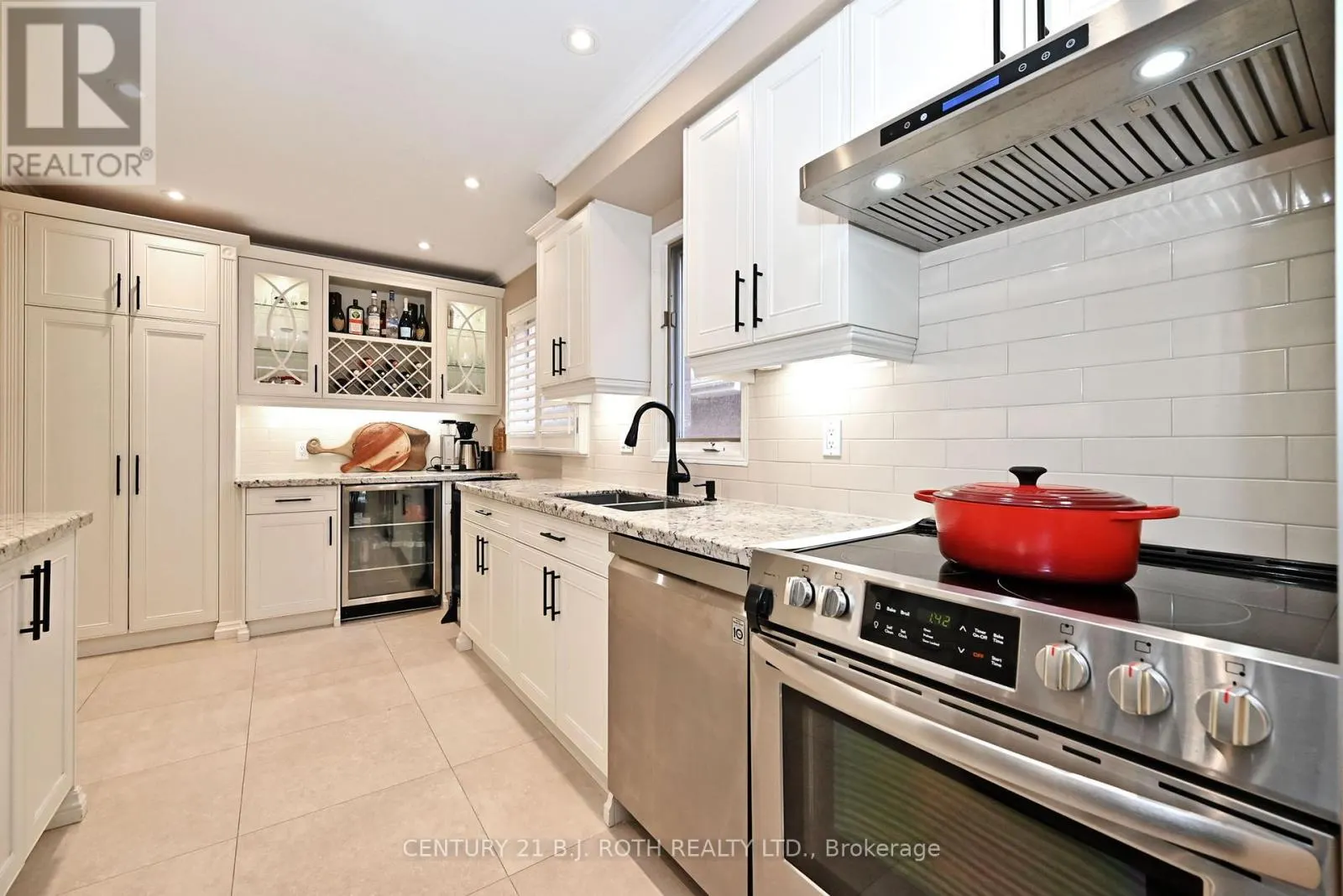 99 SANDFIELD DRIVE