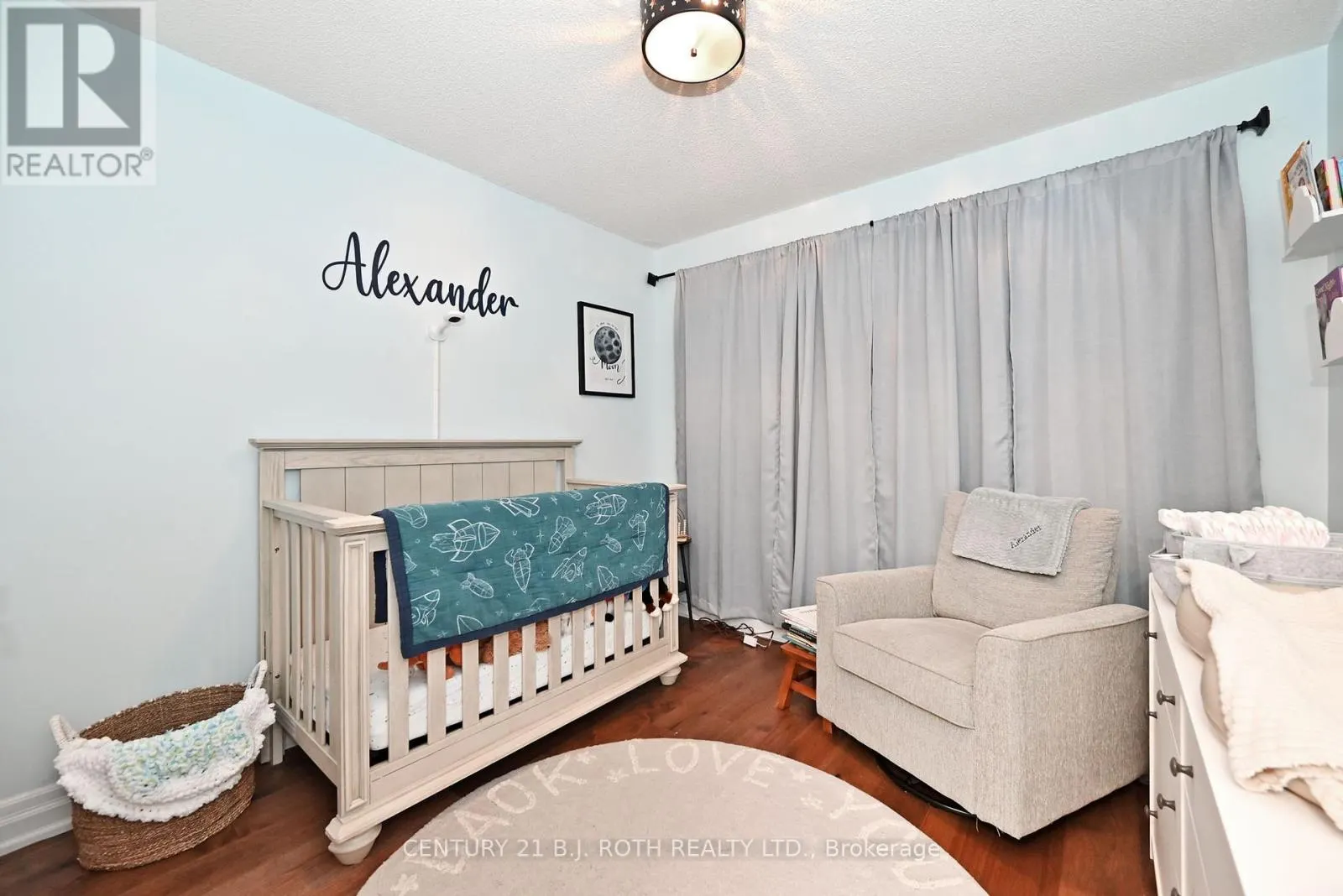 99 SANDFIELD DRIVE