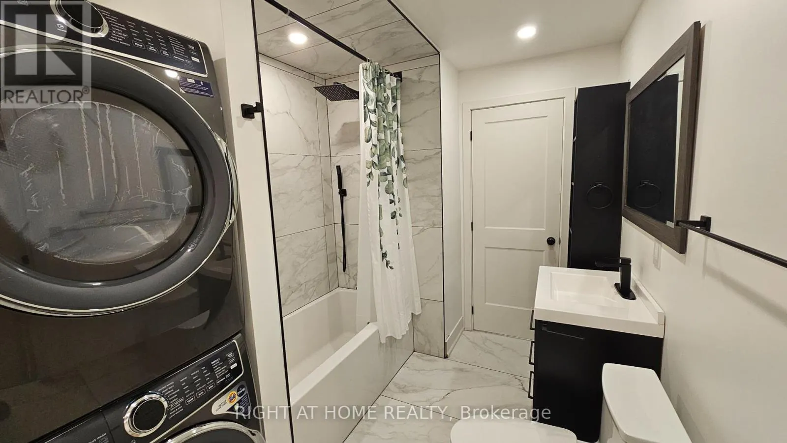 SIDE UNIT - 2343 MOUNT ALBERT ROAD