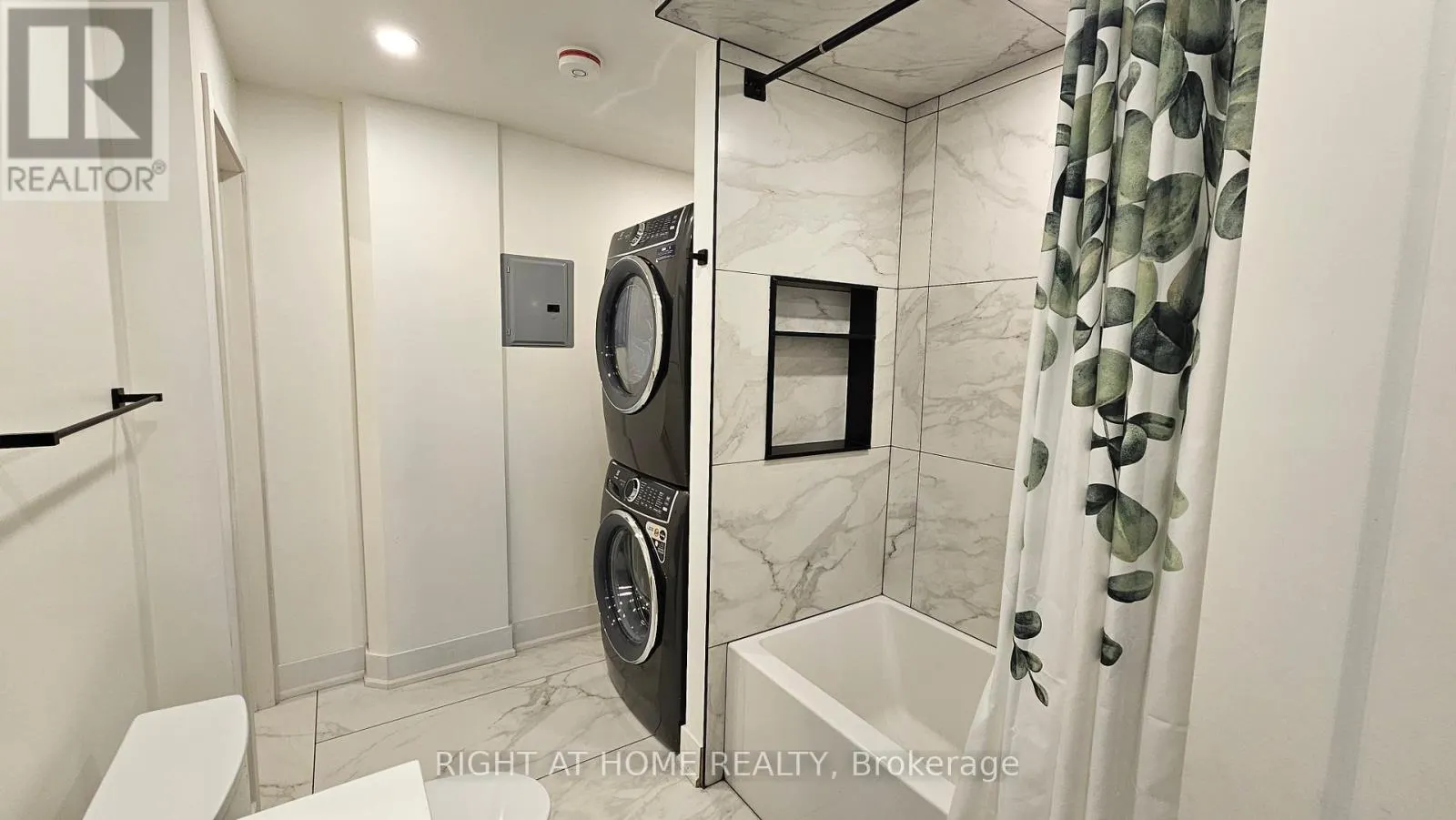 SIDE UNIT - 2343 MOUNT ALBERT ROAD