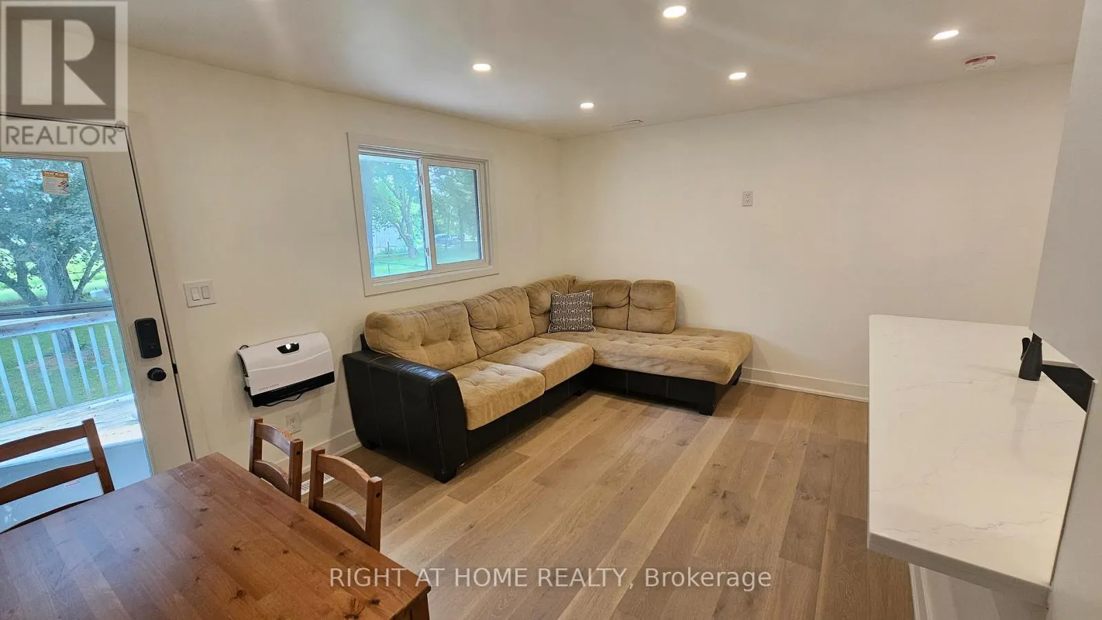 SIDE UNIT - 2343 MOUNT ALBERT ROAD