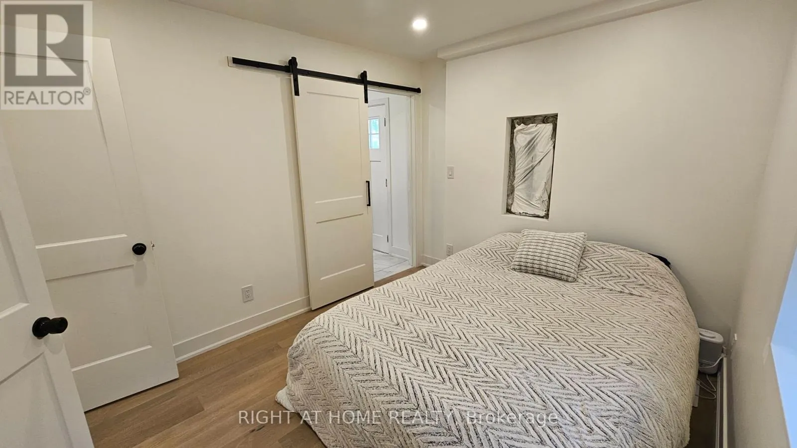 SIDE UNIT - 2343 MOUNT ALBERT ROAD