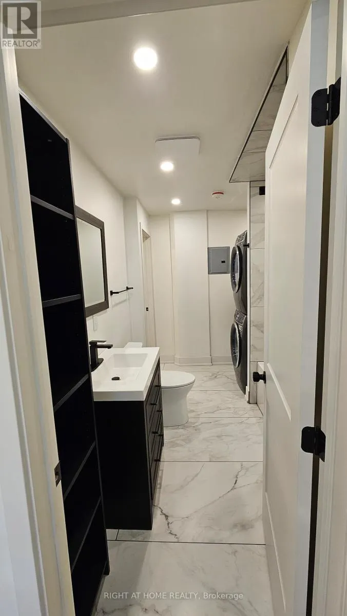 SIDE UNIT - 2343 MOUNT ALBERT ROAD