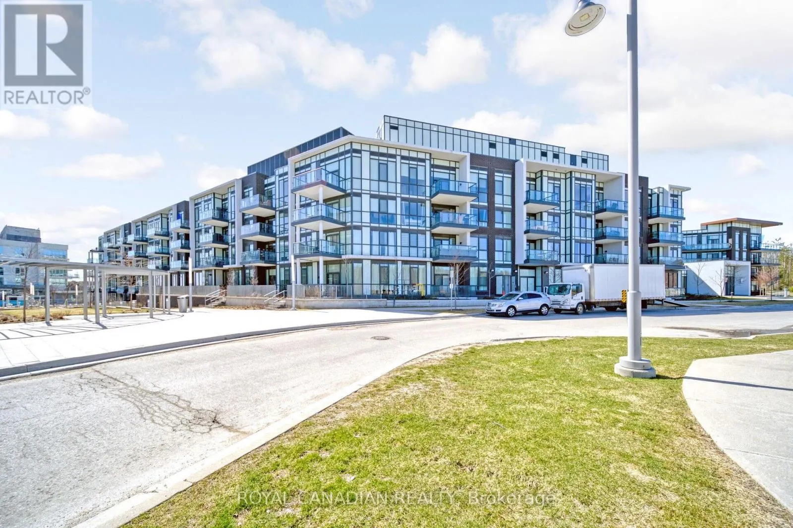 352 - 415 SEA RAY AVENUE