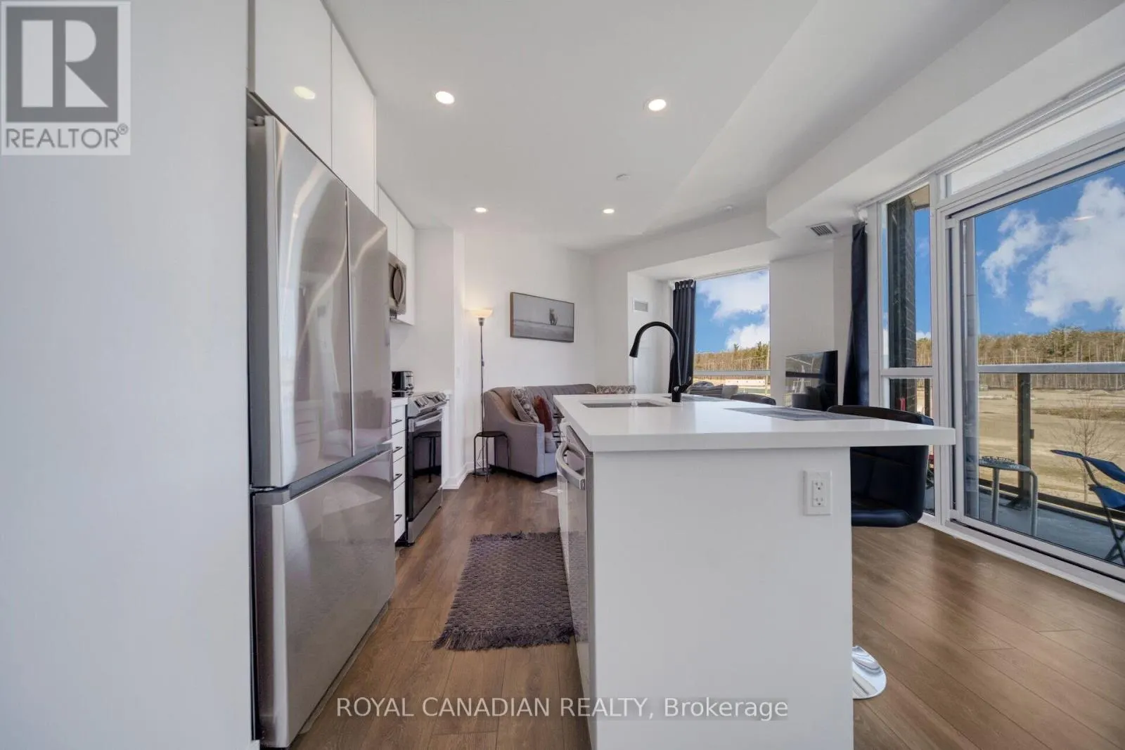 352 - 415 SEA RAY AVENUE