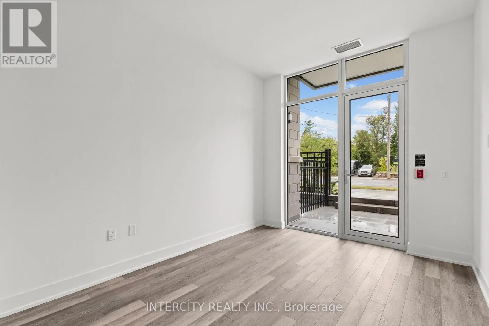 120 - 2075 KING ROAD