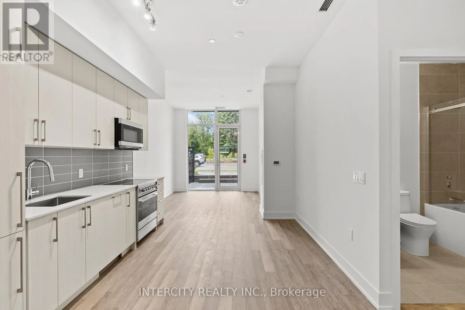 120 - 2075 KING ROAD