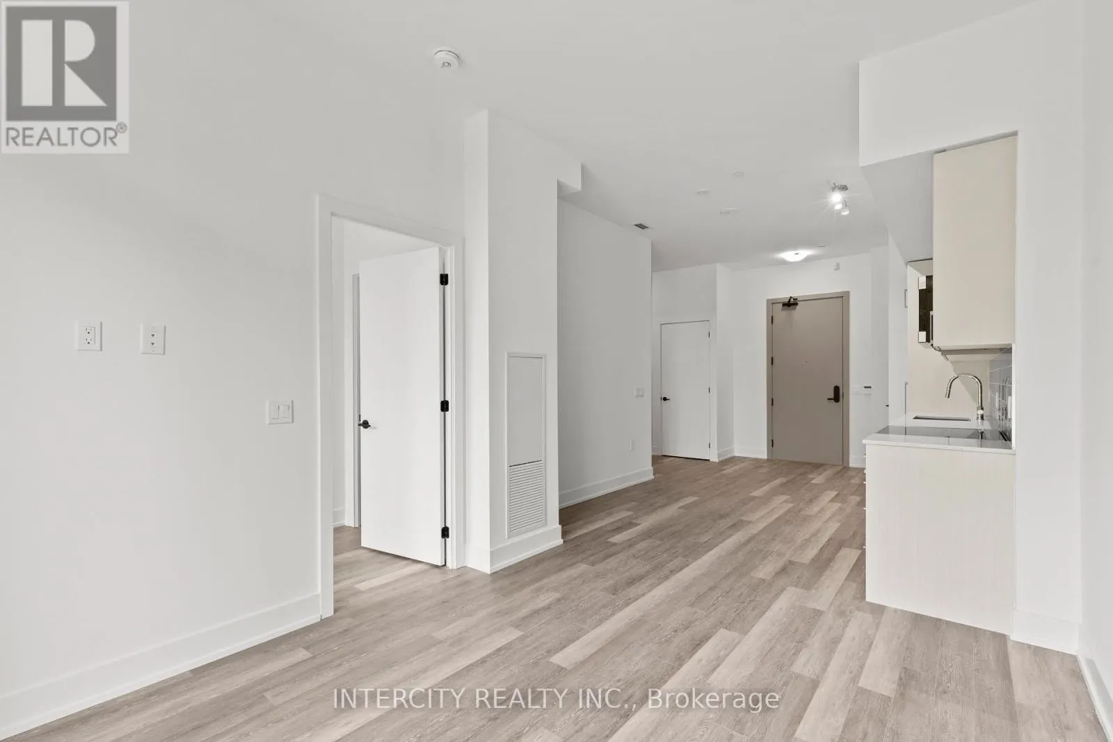120 - 2075 KING ROAD