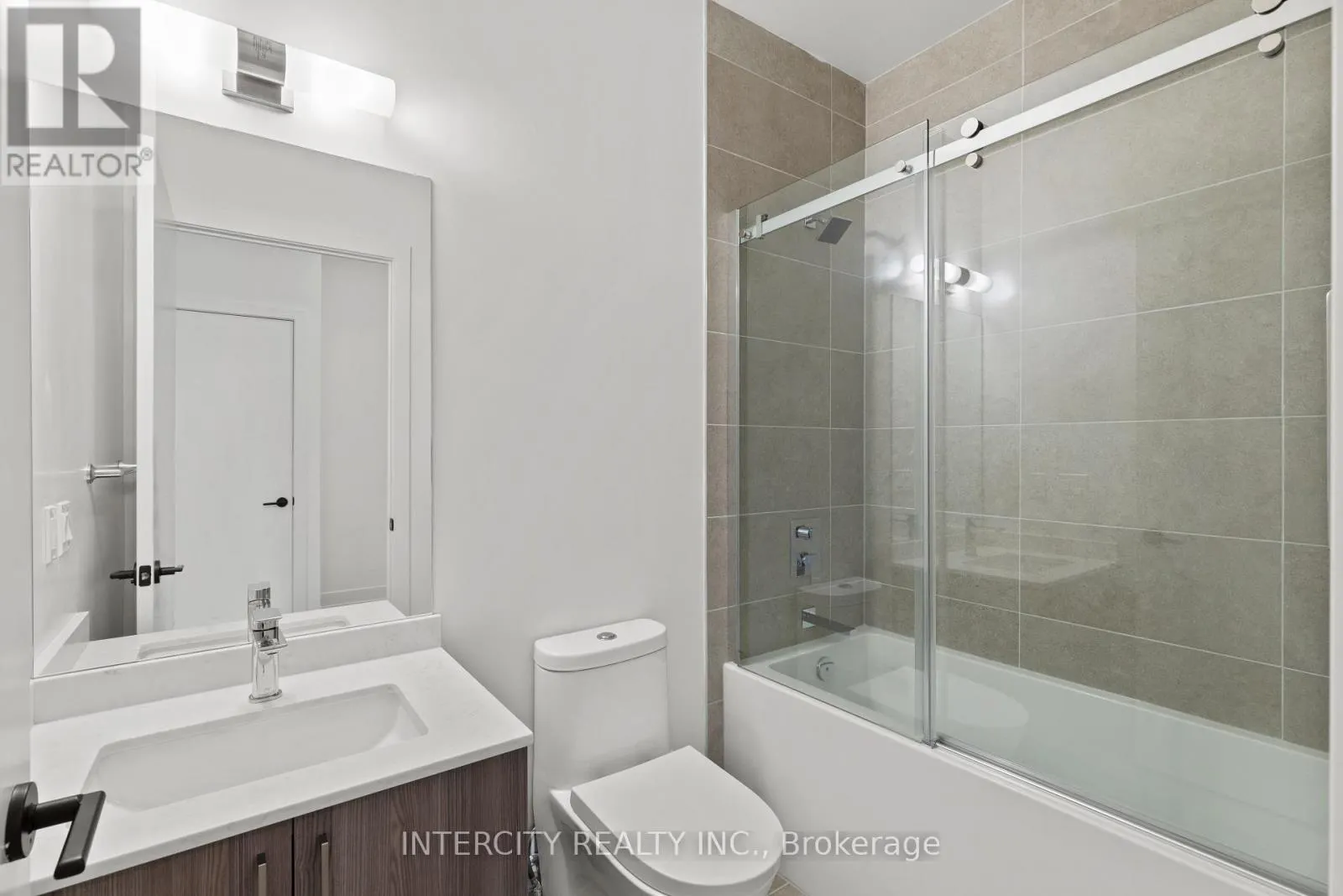 120 - 2075 KING ROAD