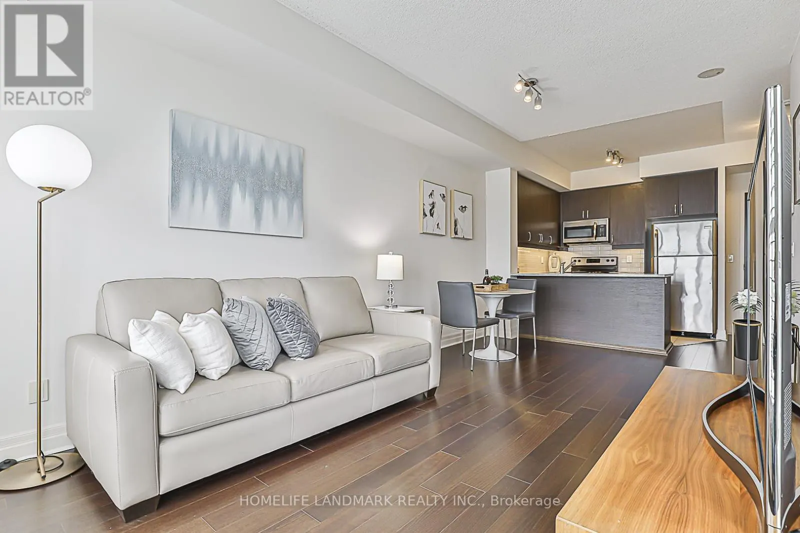 1102 - 8110 BIRCHMOUNT ROAD