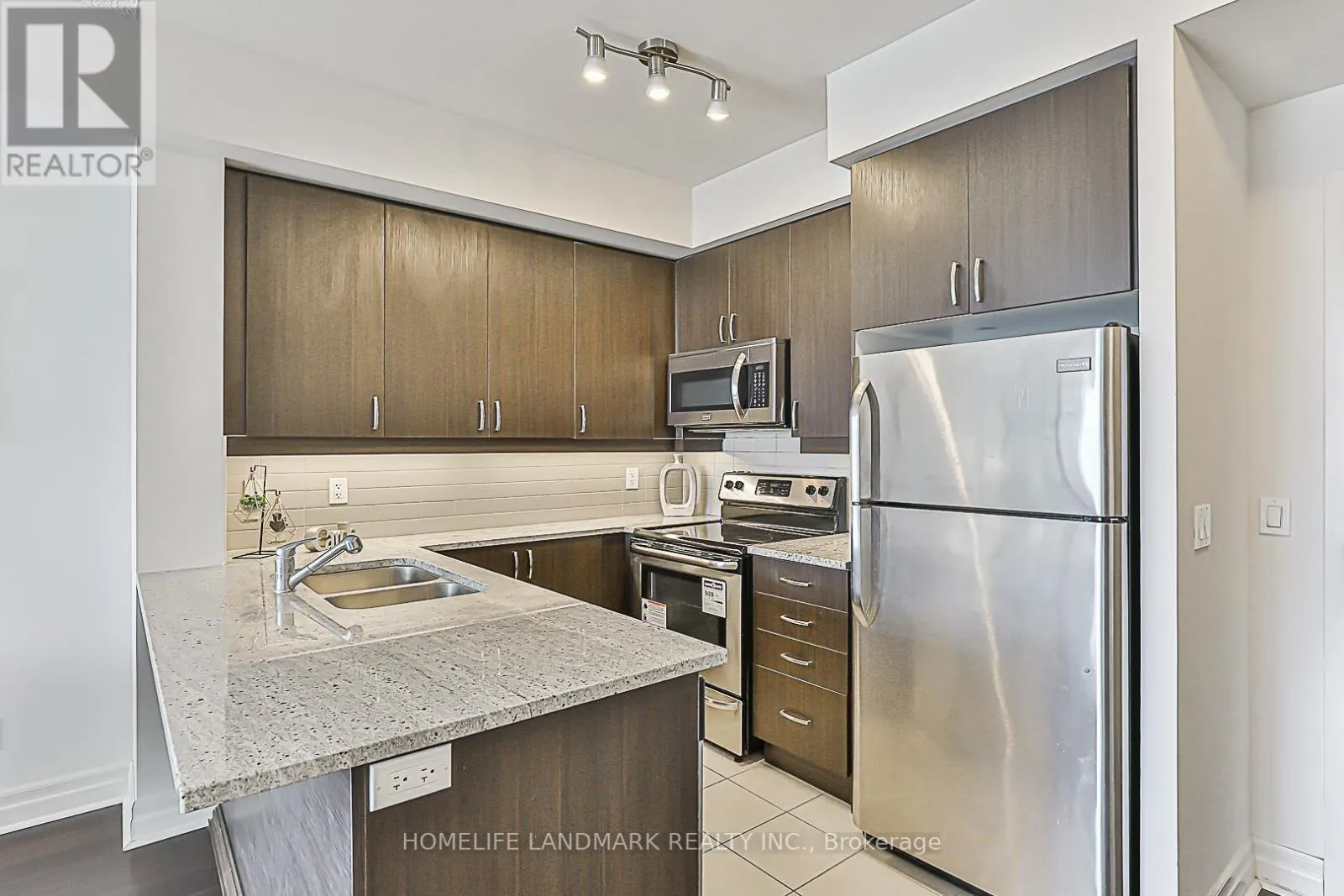 1102 - 8110 BIRCHMOUNT ROAD