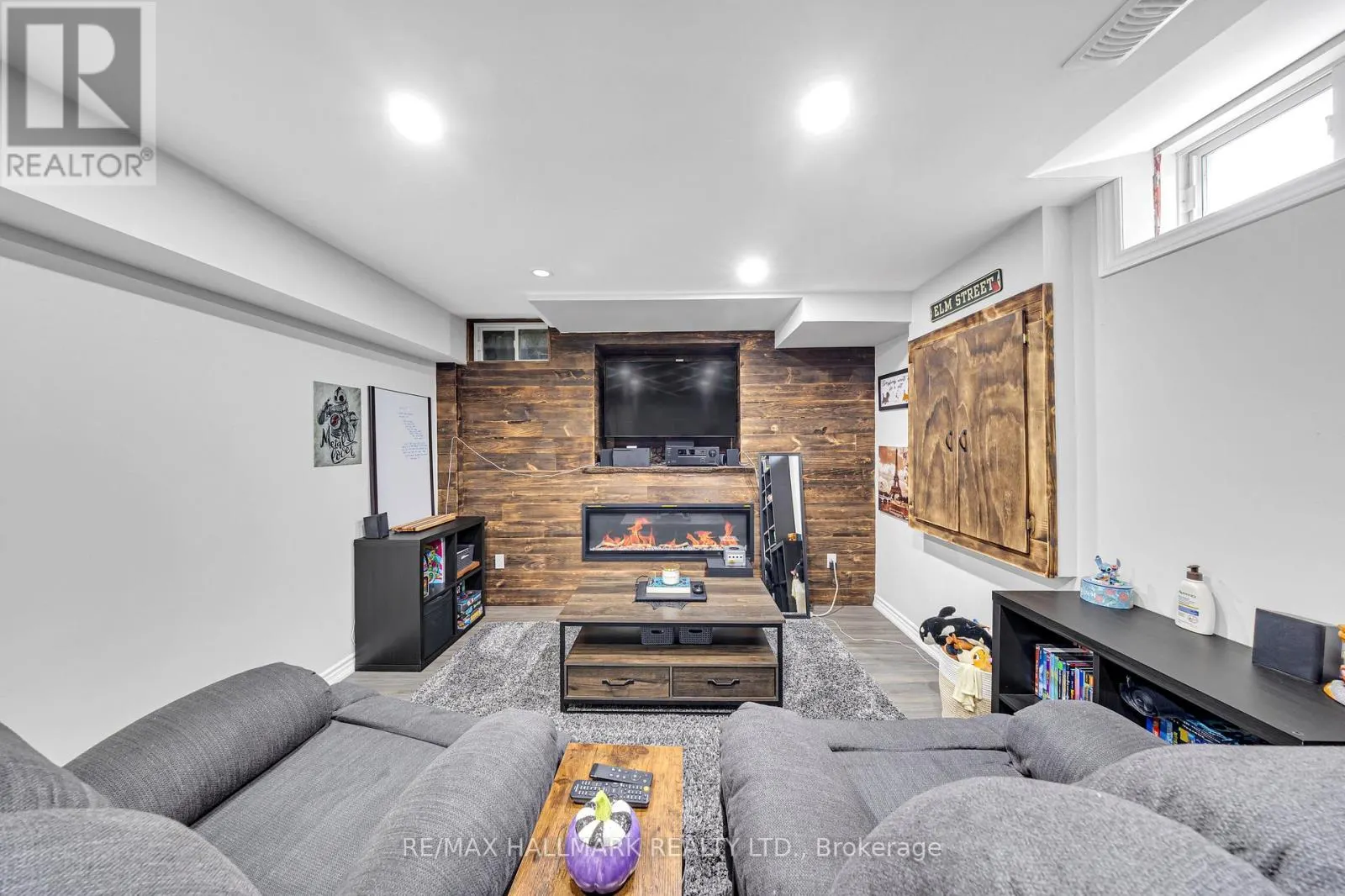 22 CARNESS CRESCENT