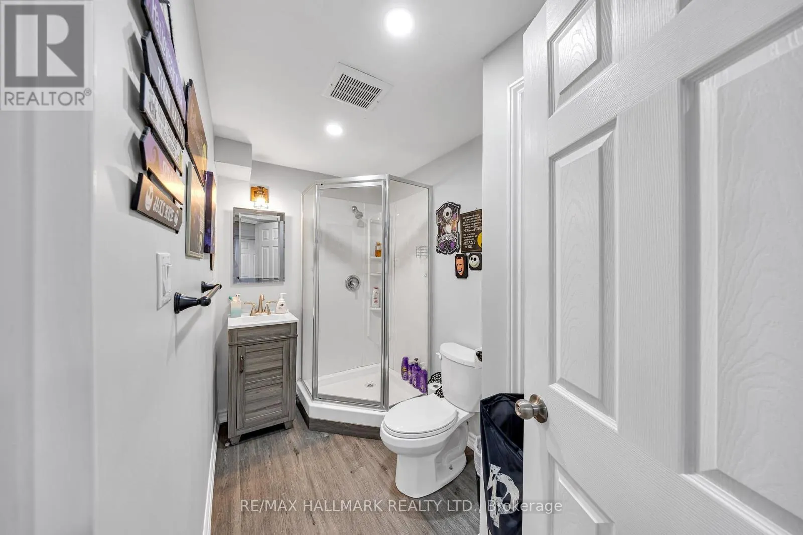 22 CARNESS CRESCENT