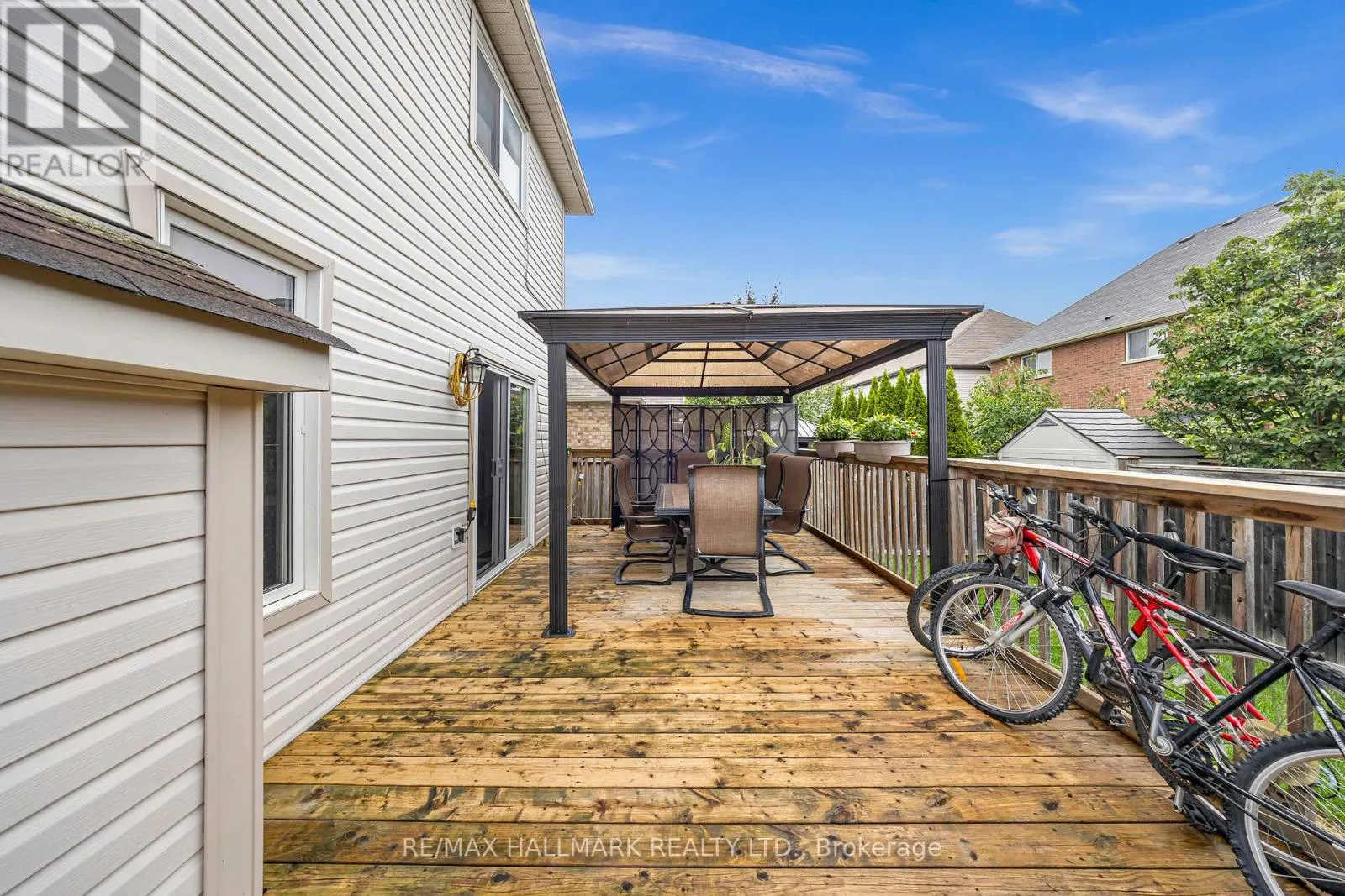 22 CARNESS CRESCENT
