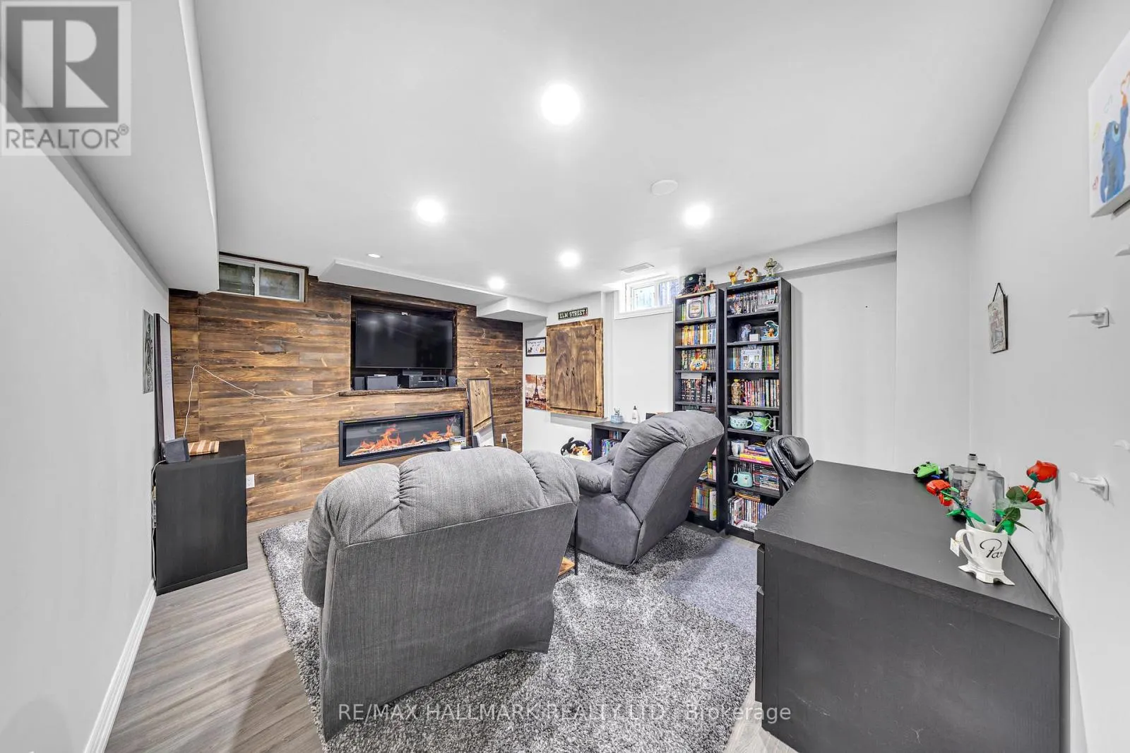 22 CARNESS CRESCENT