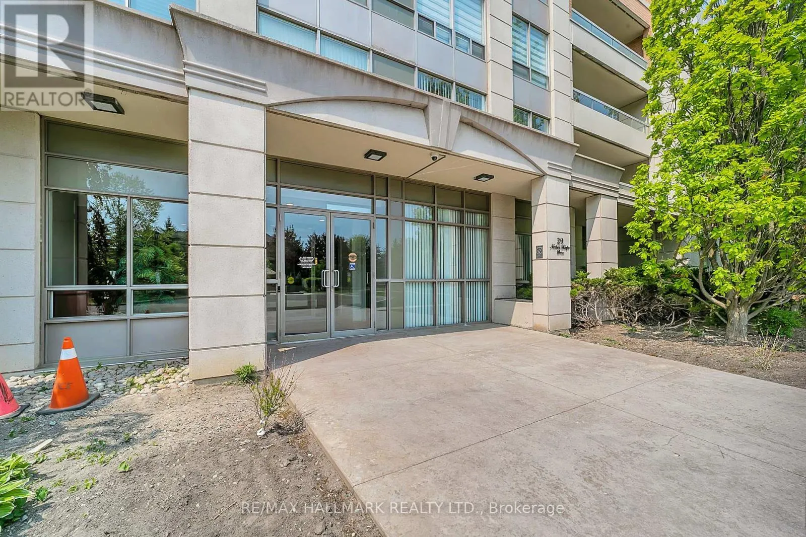 615 - 29 NORTHERN HTS DRIVE N