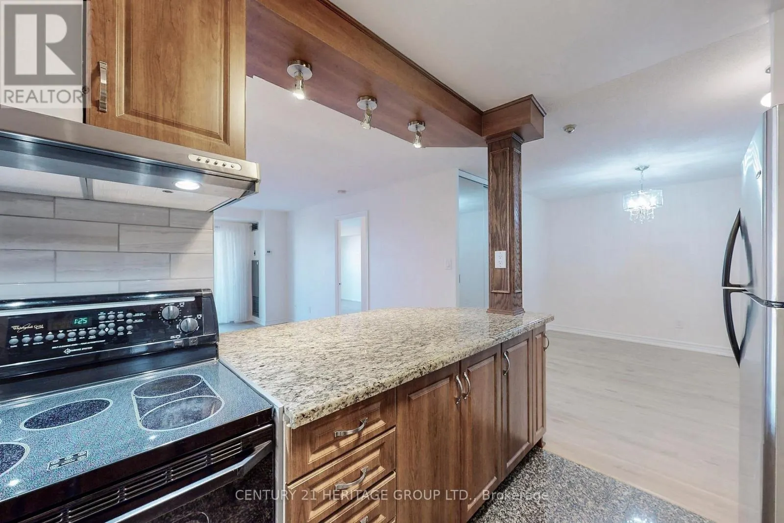 622 - 326 MAJOR MACKENZIE DRIVE E