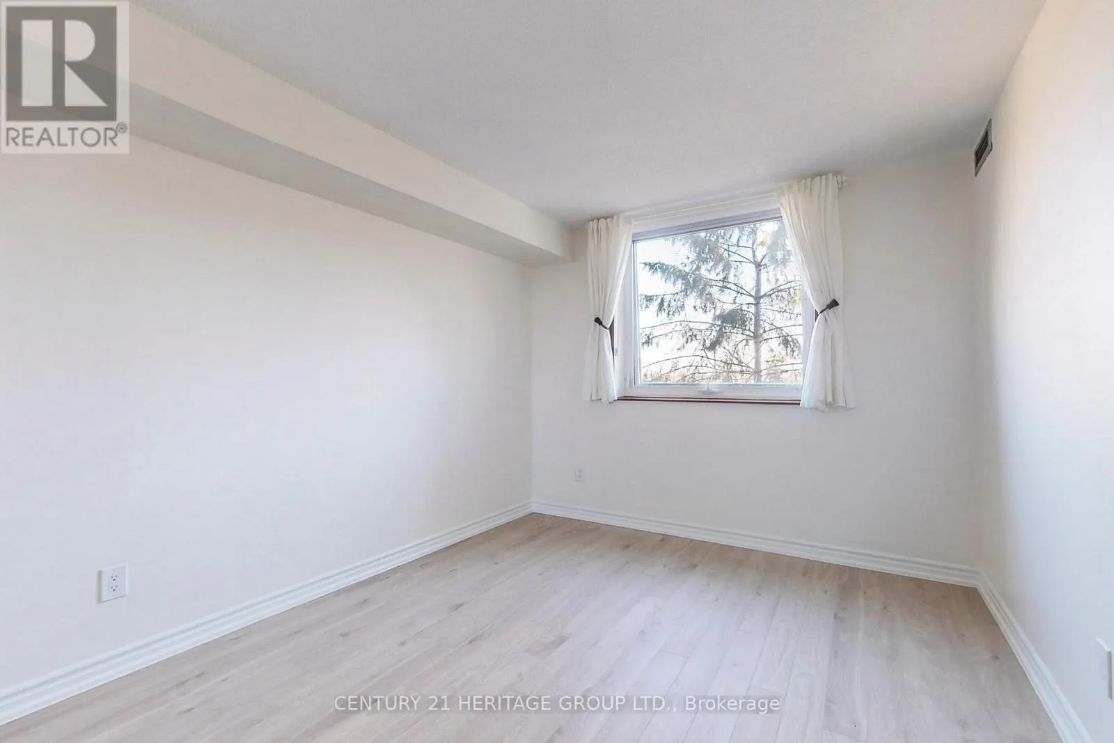 622 - 326 MAJOR MACKENZIE DRIVE E