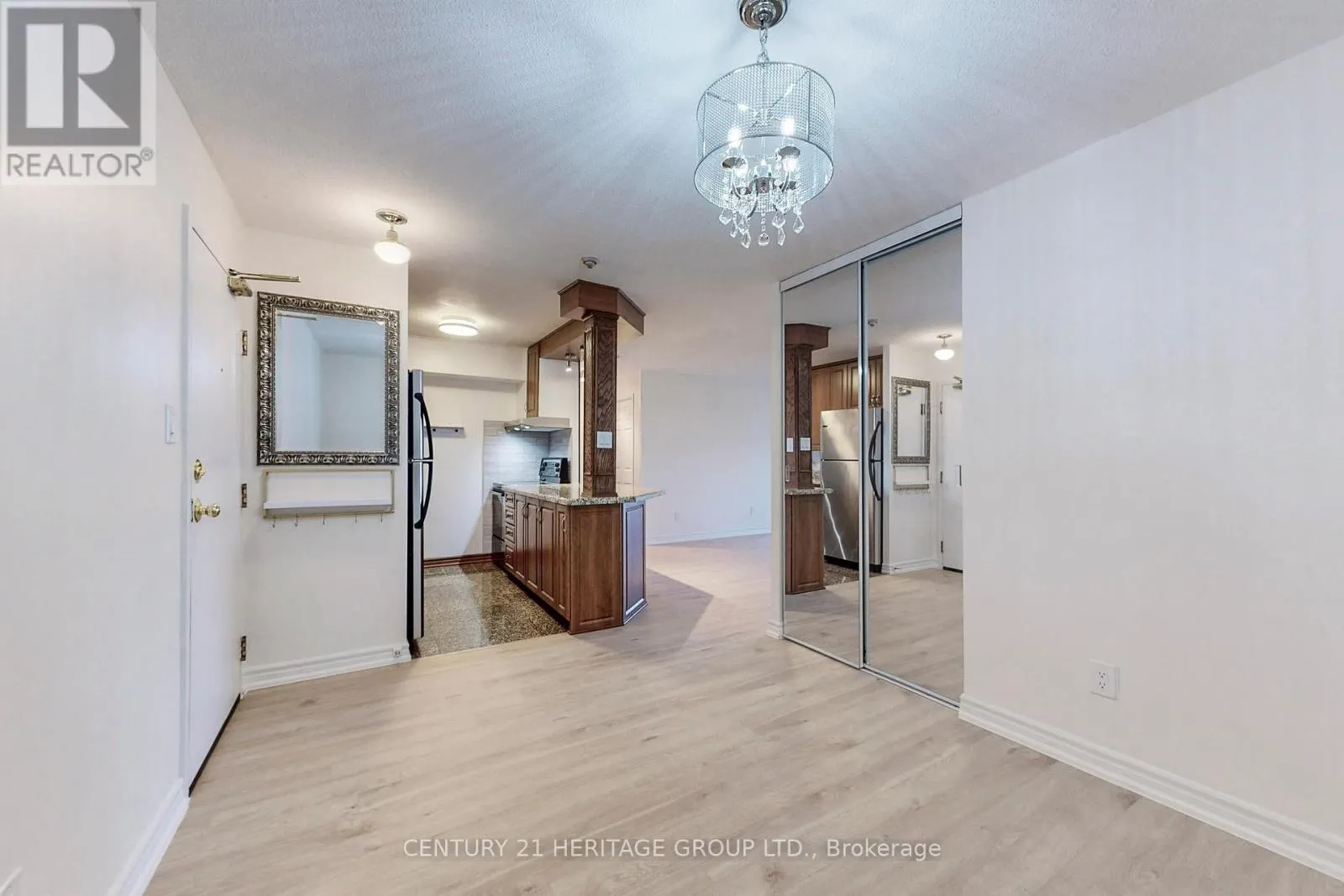 622 - 326 MAJOR MACKENZIE DRIVE E