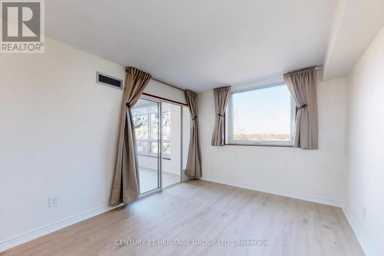 622 - 326 MAJOR MACKENZIE DRIVE E