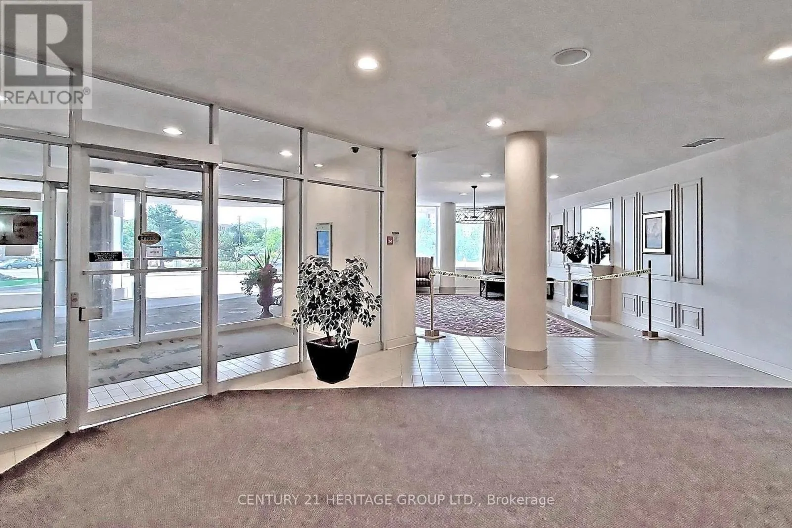 622 - 326 MAJOR MACKENZIE DRIVE E