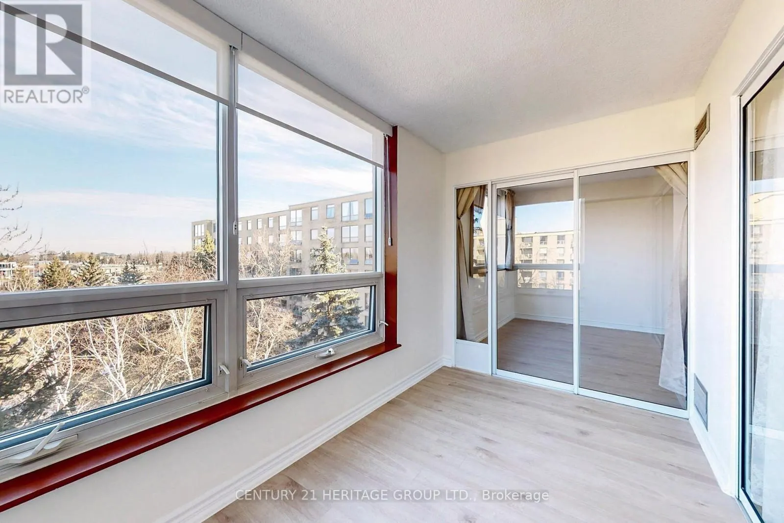622 - 326 MAJOR MACKENZIE DRIVE E
