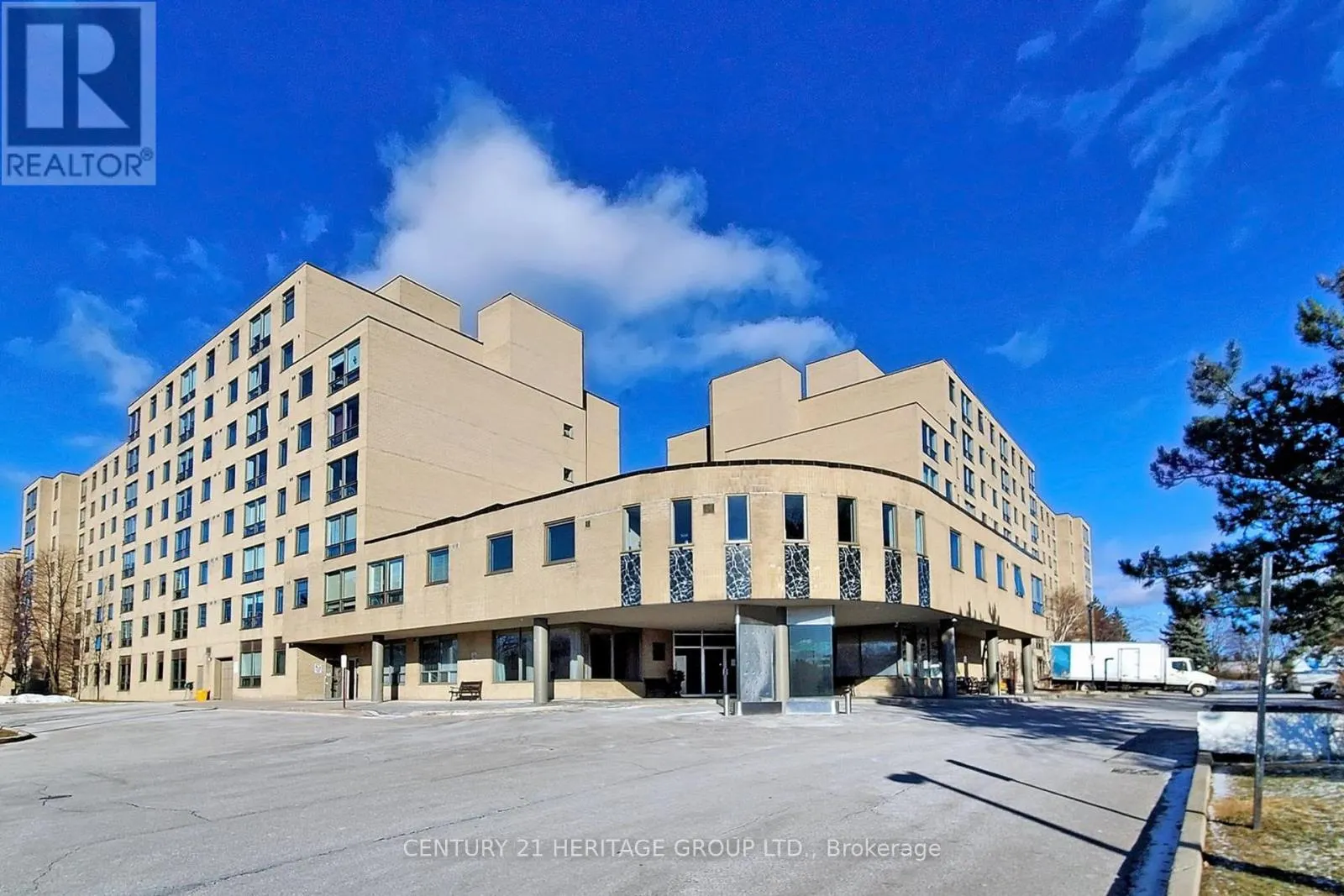 622 - 326 MAJOR MACKENZIE DRIVE E