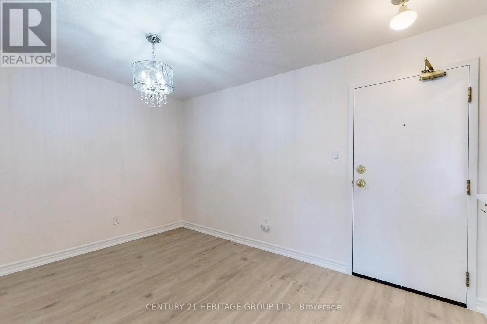 622 - 326 MAJOR MACKENZIE DRIVE E