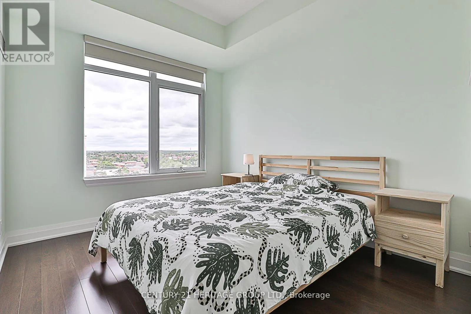809 - 24 WOODSTREAM BOULEVARD