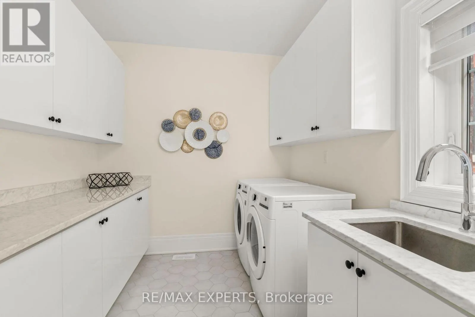 17 KINBURN CRESCENT