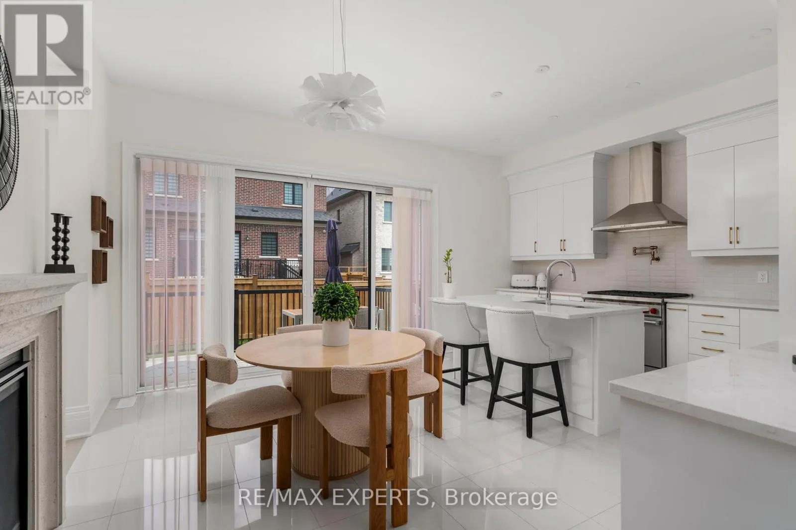 17 KINBURN CRESCENT