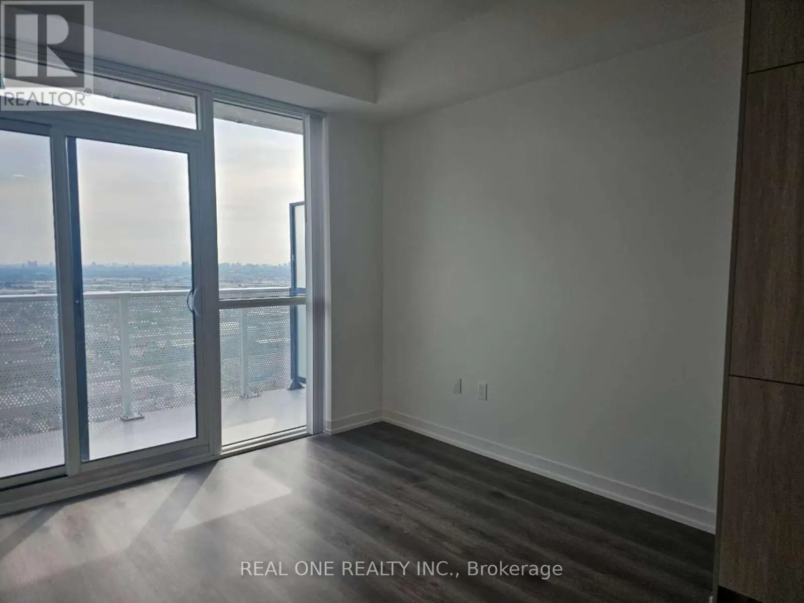 3908 - 28 INTERCHANGE WAY