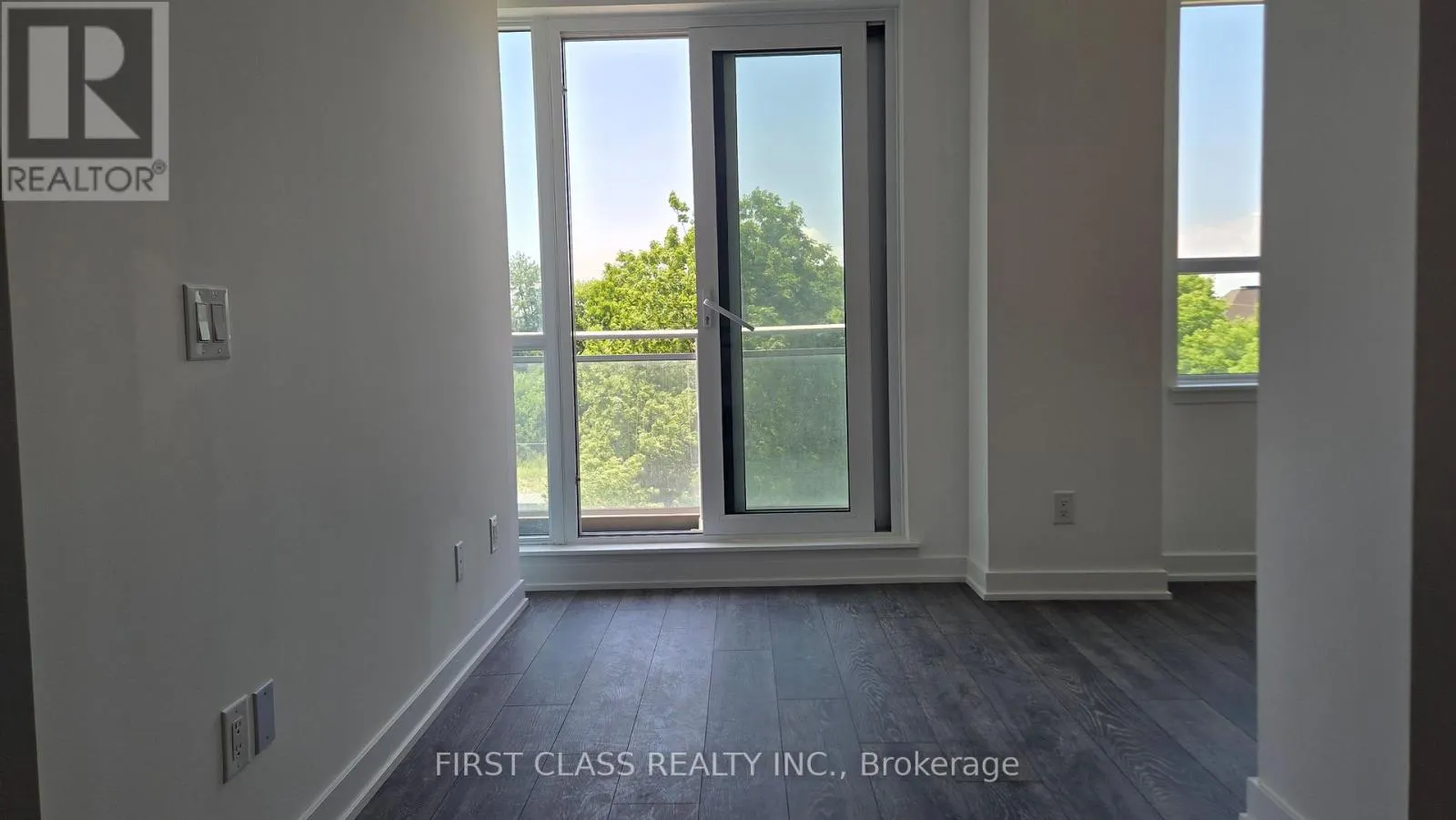 211 - 8888 YONGE STREET