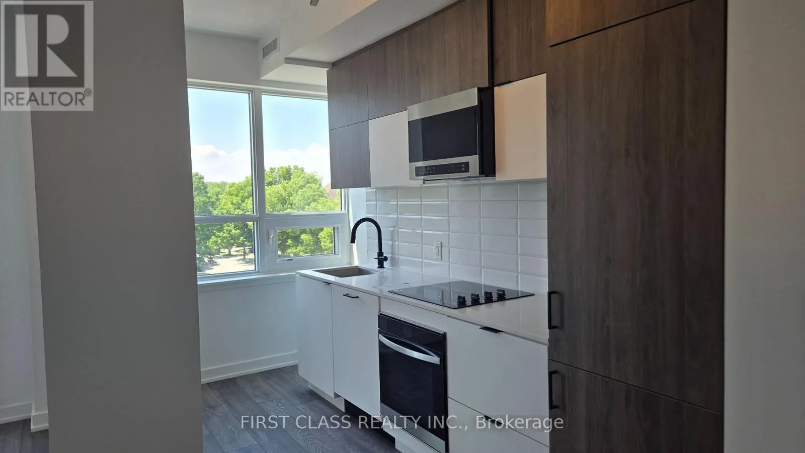 211 - 8888 YONGE STREET