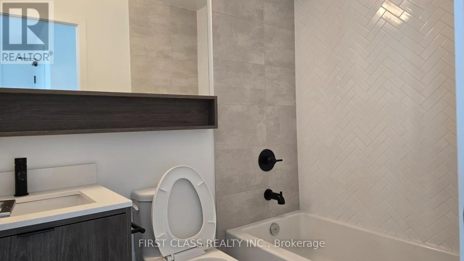 211 - 8888 YONGE STREET
