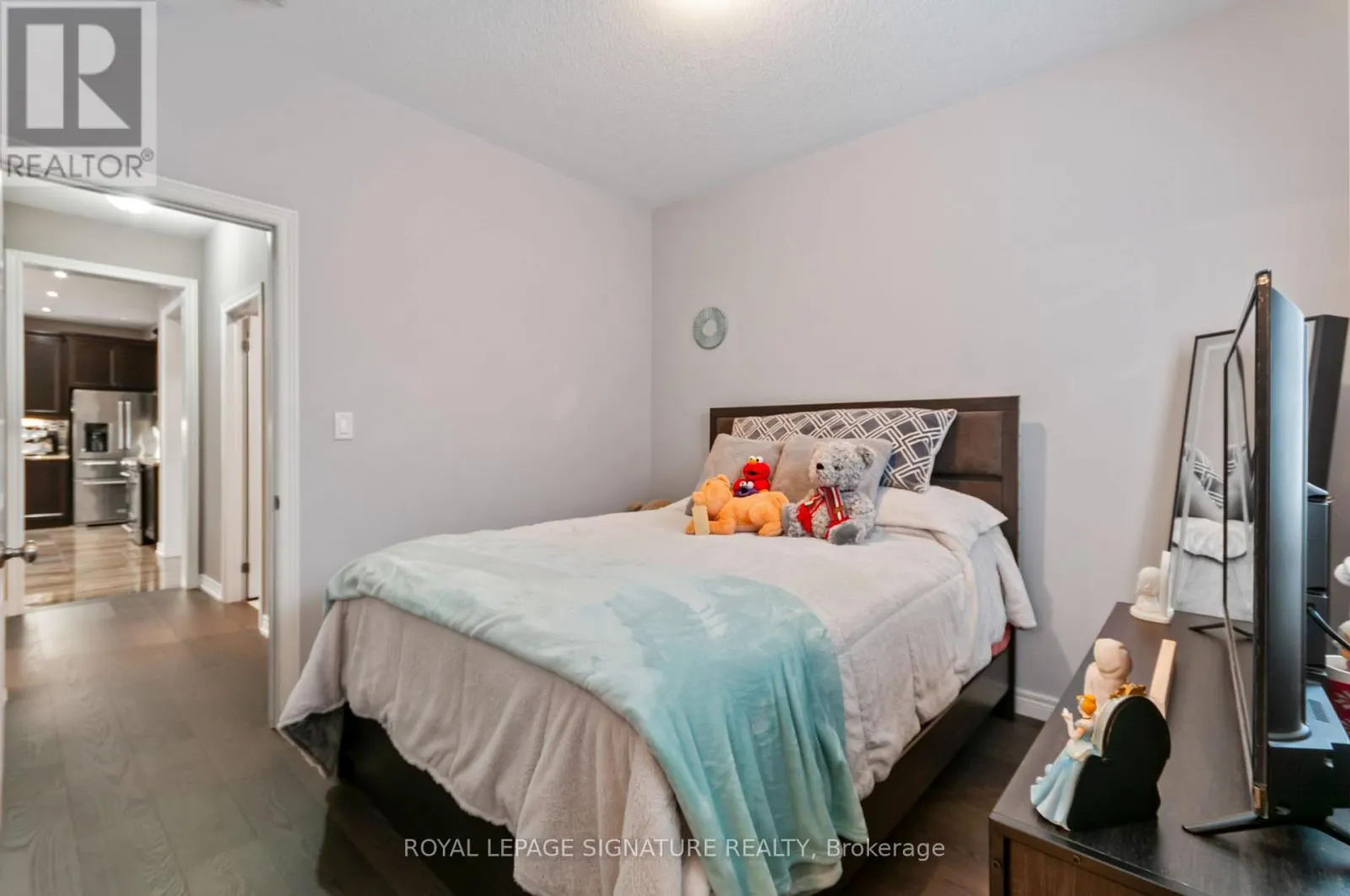 80 SHARPE CRESCENT
