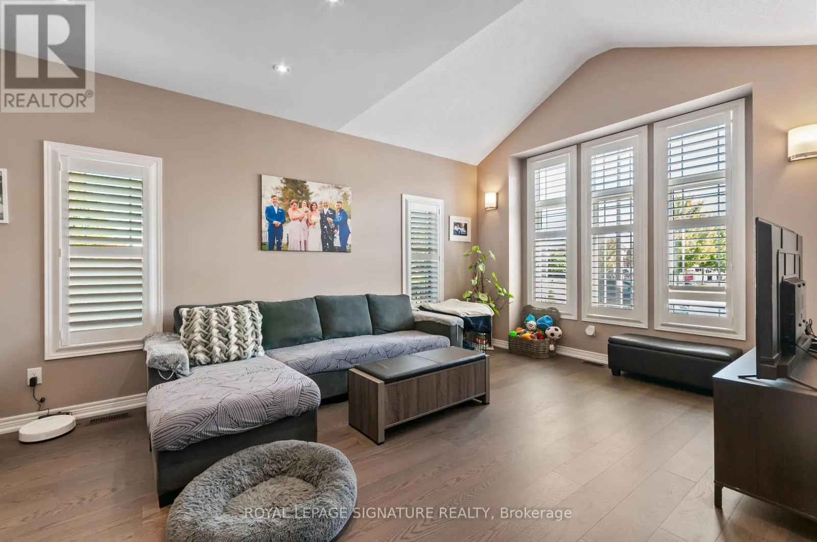 80 SHARPE CRESCENT
