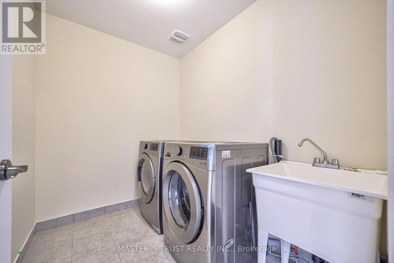126 LORNE THOMAS PLACE