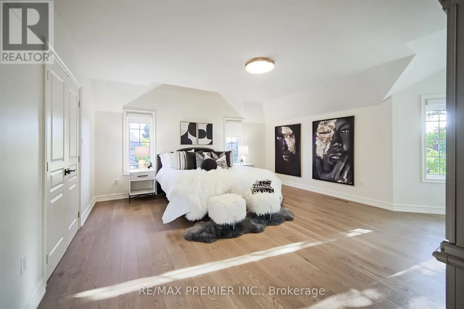 115 SOUTHLAWN DRIVE