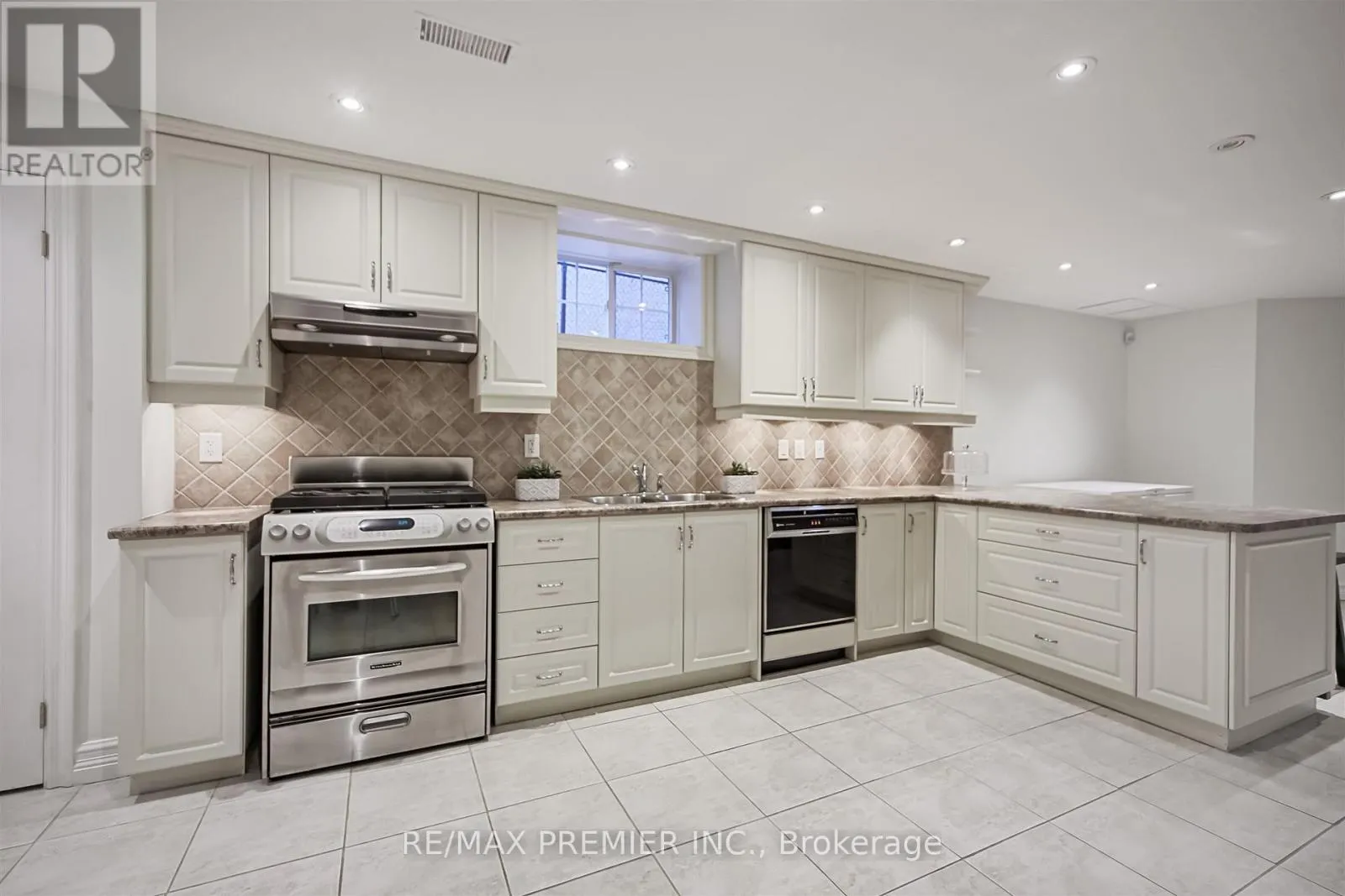 115 SOUTHLAWN DRIVE