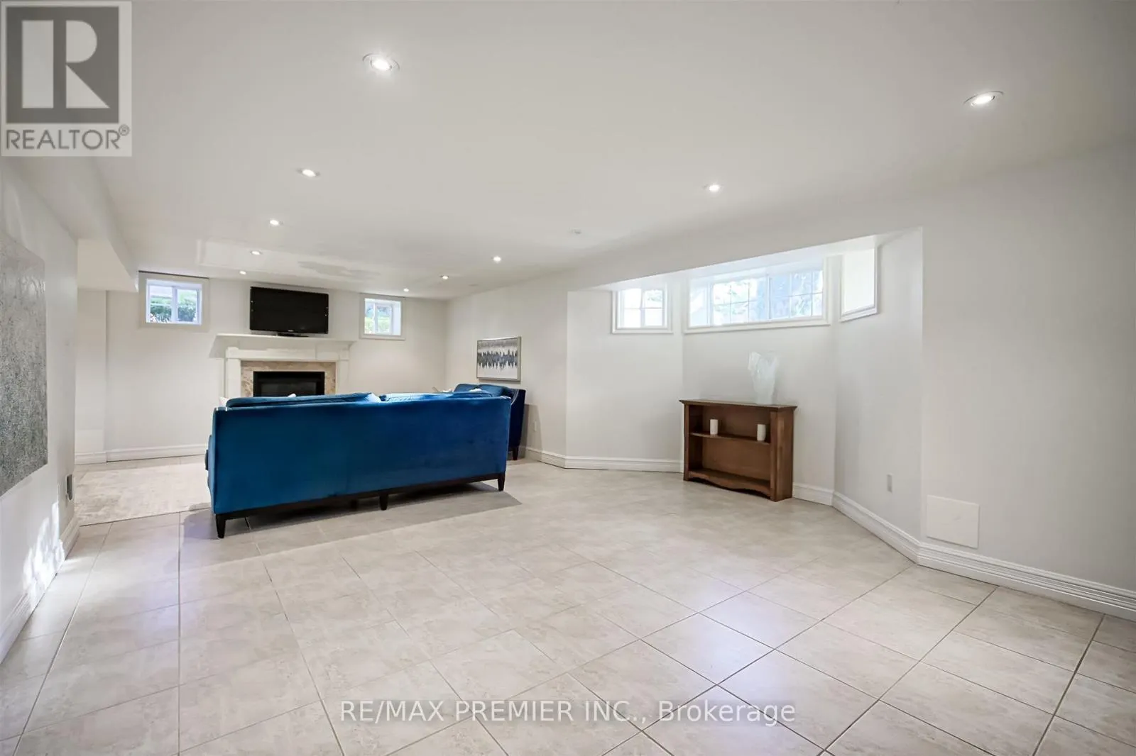 115 SOUTHLAWN DRIVE