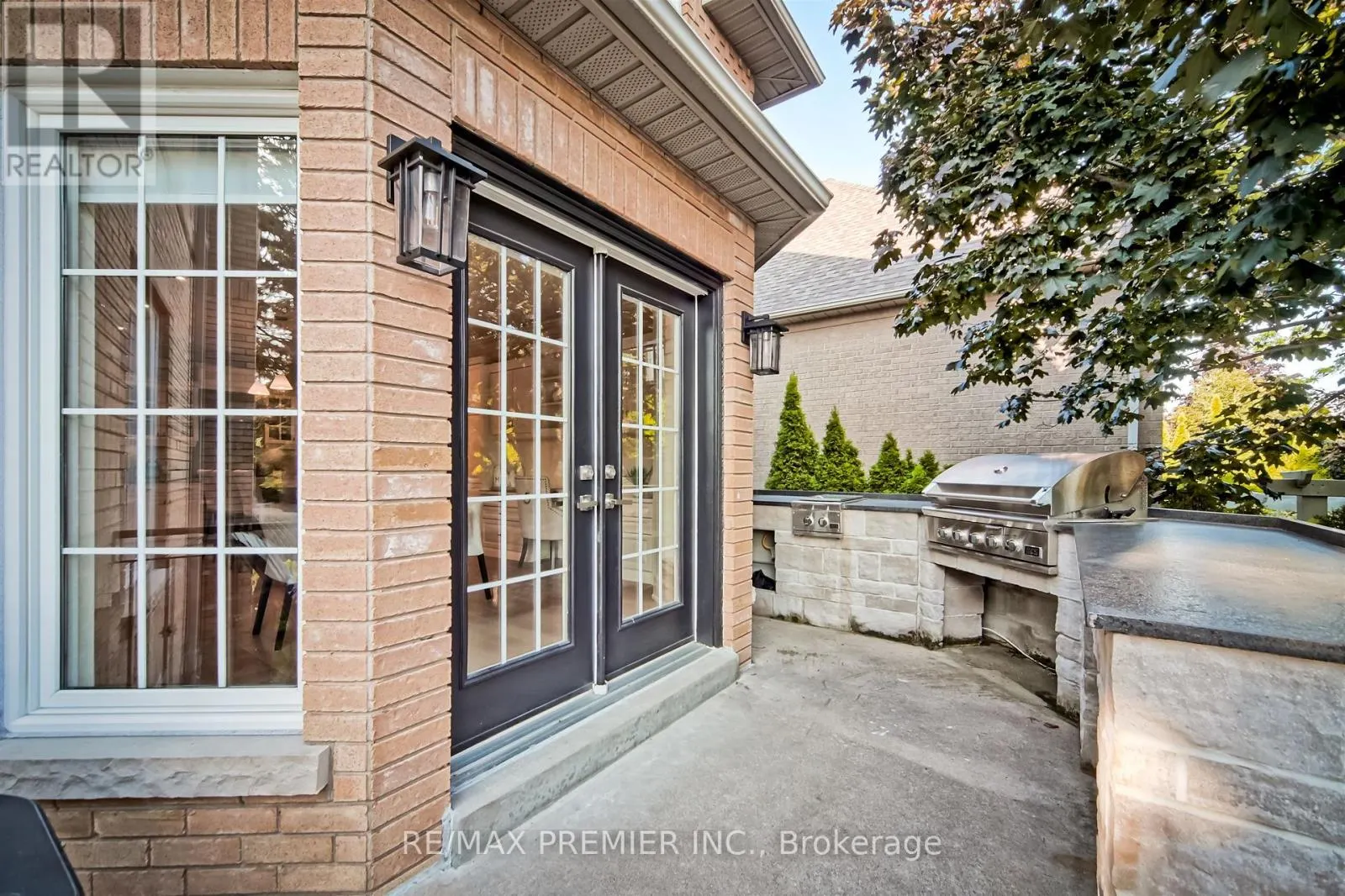 115 SOUTHLAWN DRIVE
