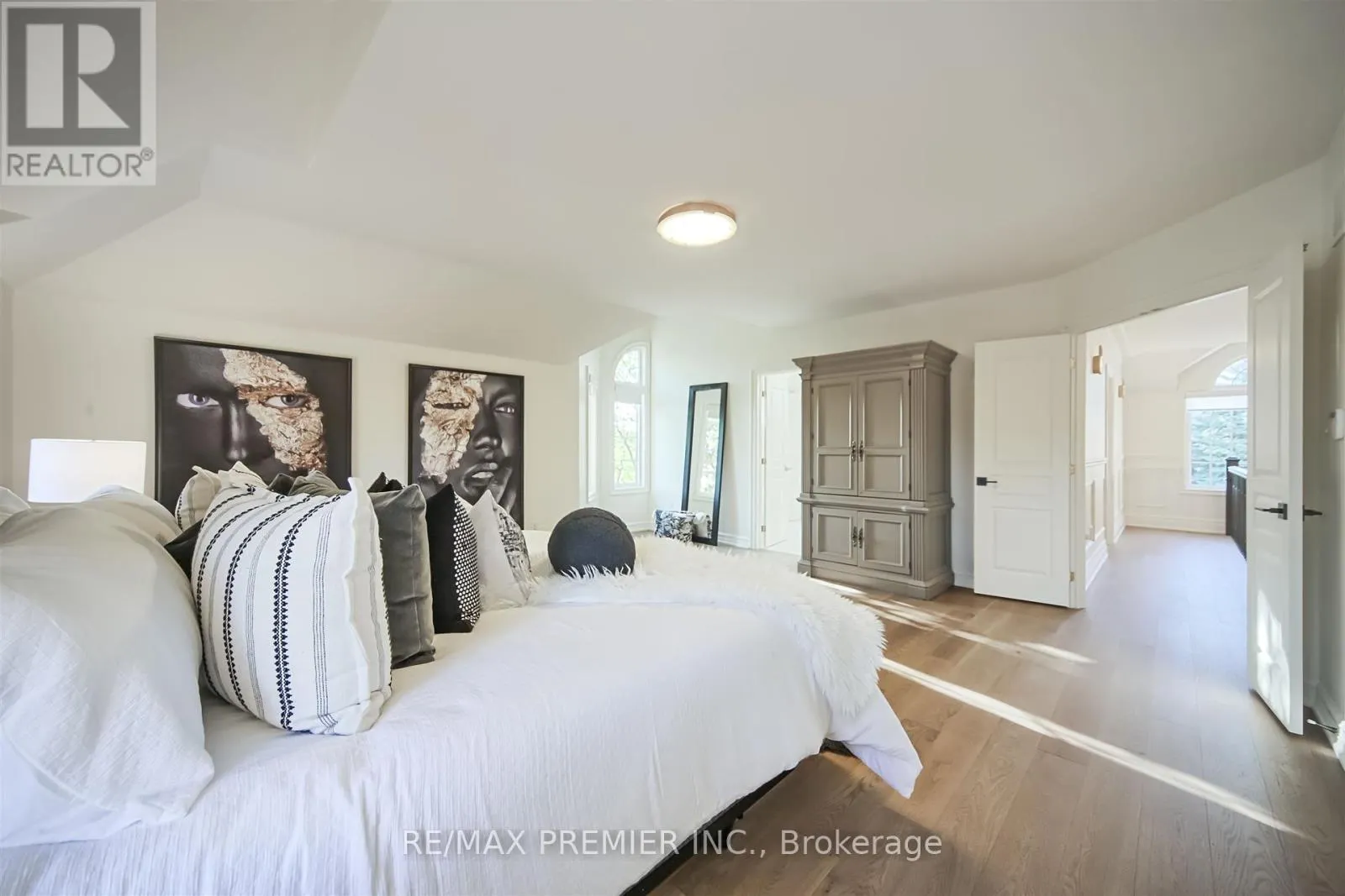 115 SOUTHLAWN DRIVE