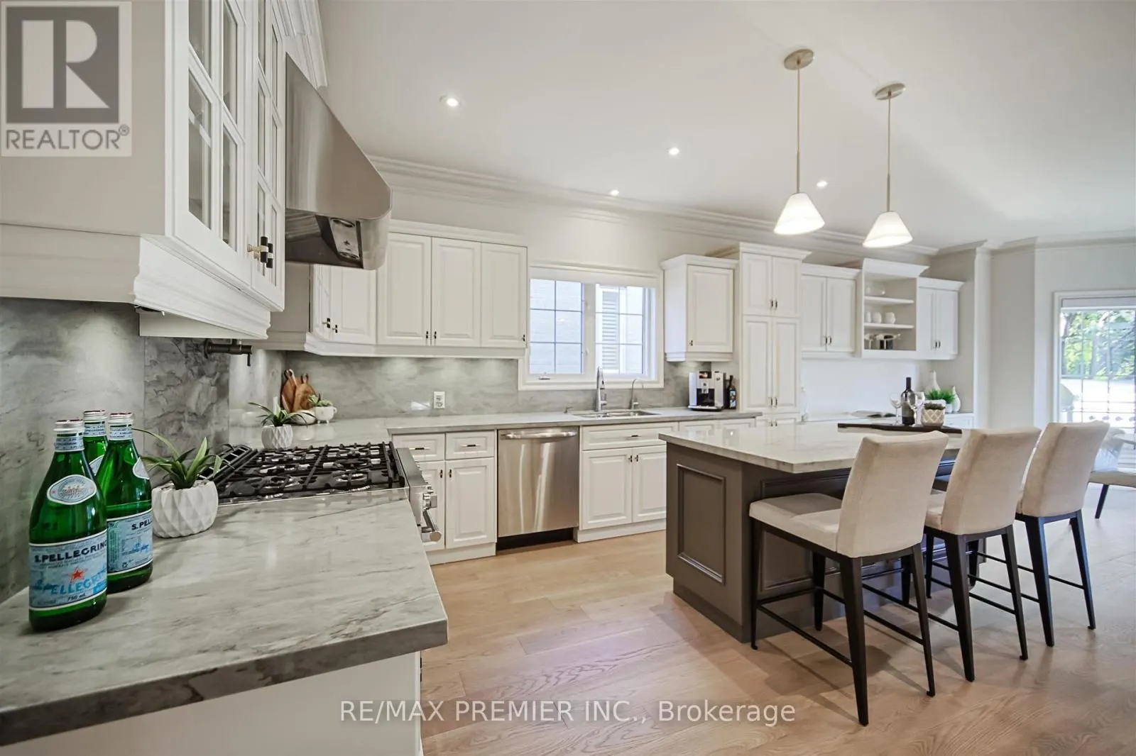 115 SOUTHLAWN DRIVE