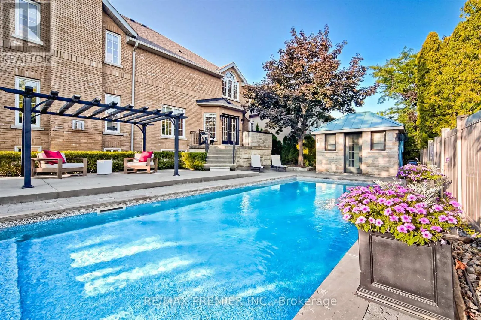 115 SOUTHLAWN DRIVE