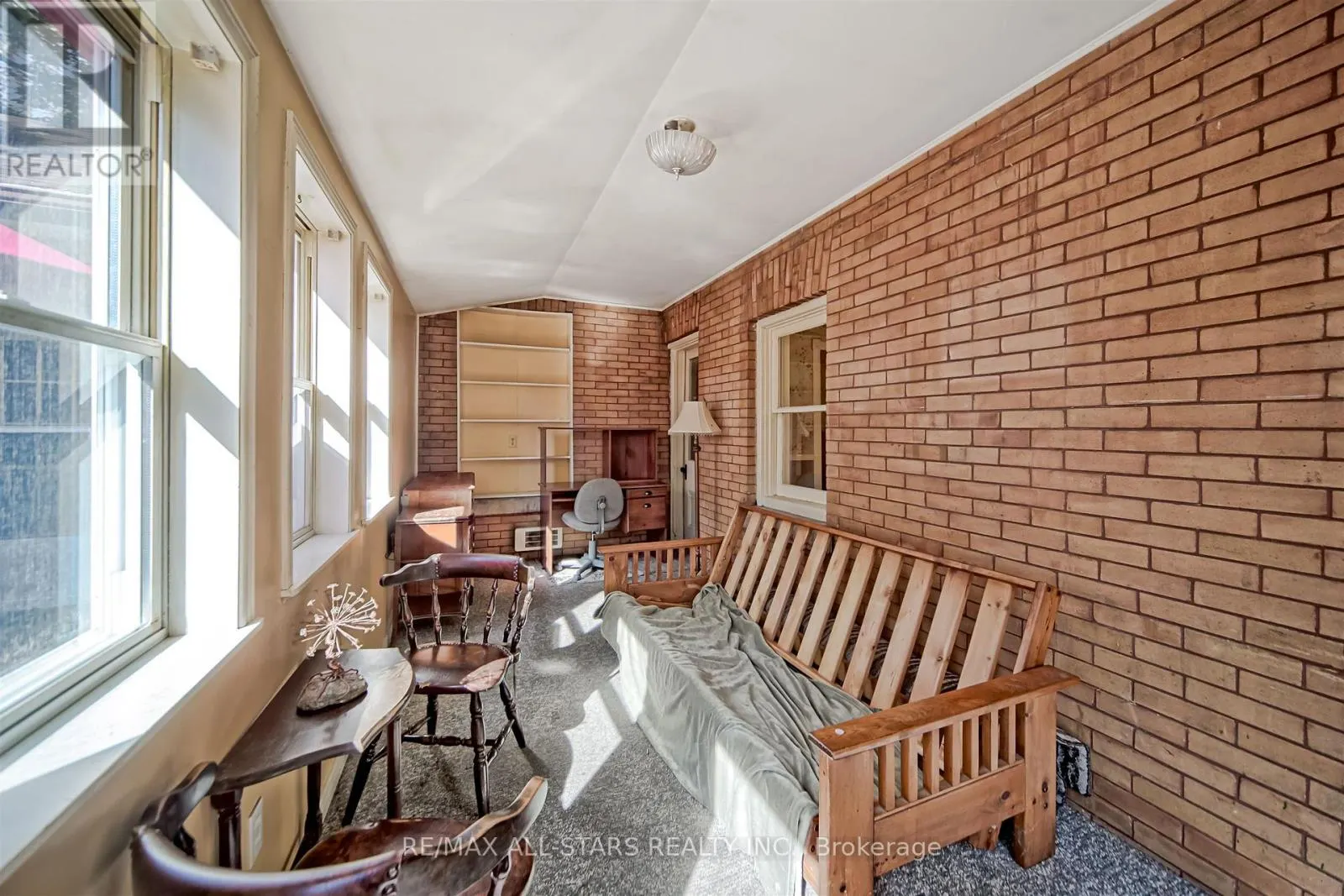 56 BROCK STREET E