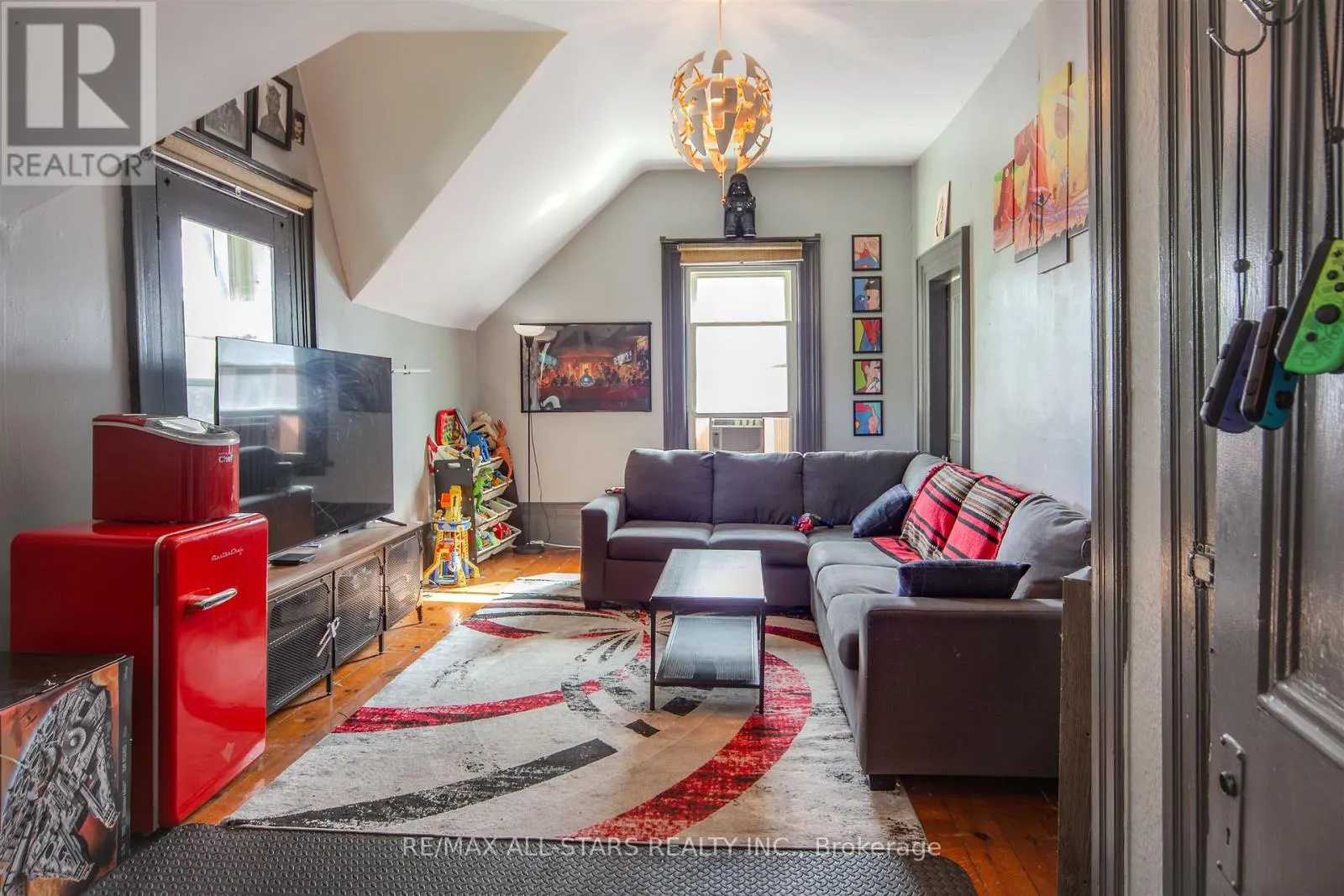 56 BROCK STREET E