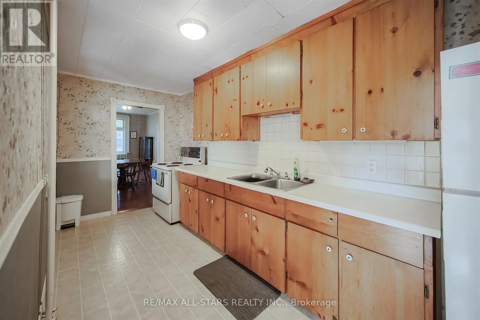 56 BROCK STREET E