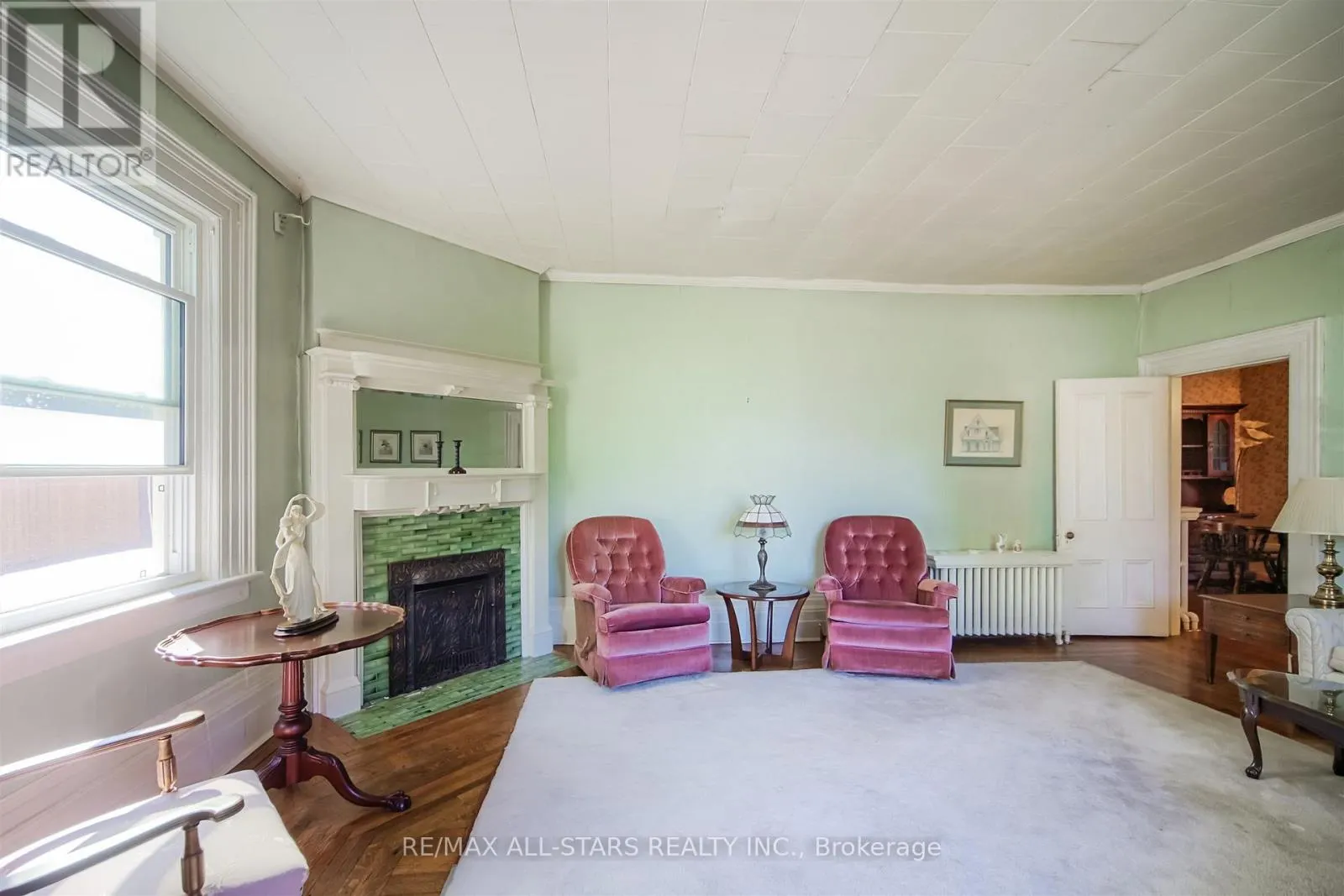56 BROCK STREET E