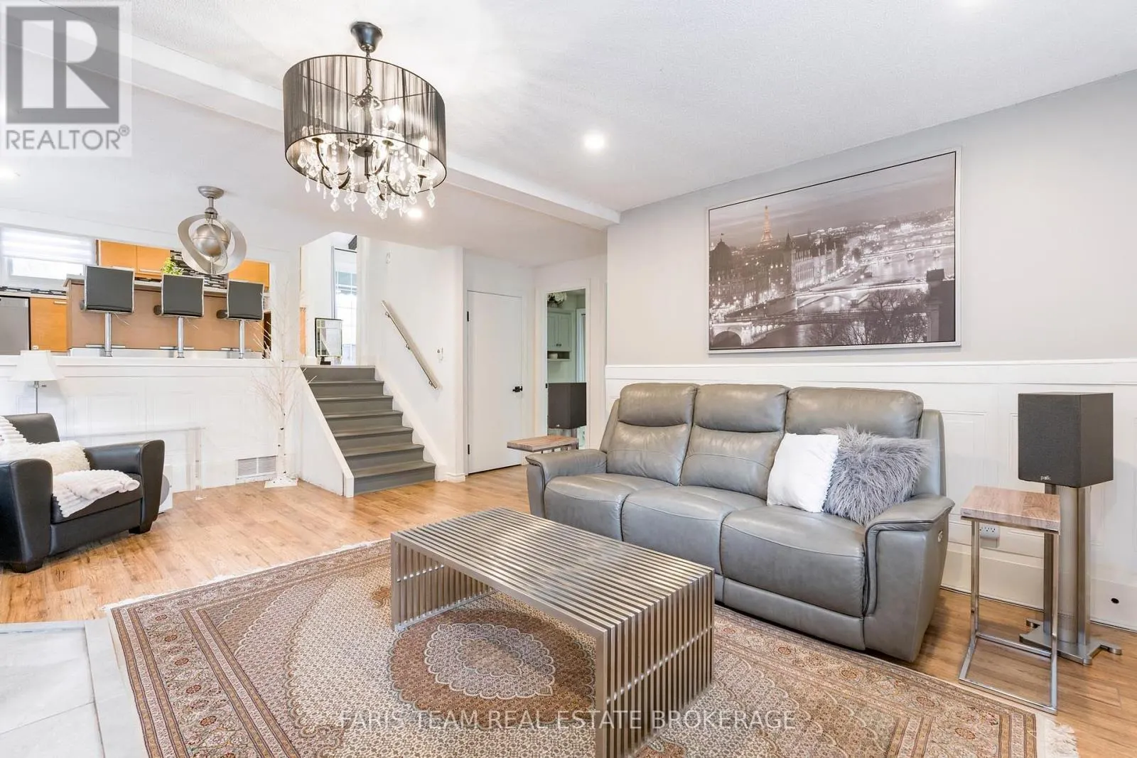 210 PARKVIEW DRIVE